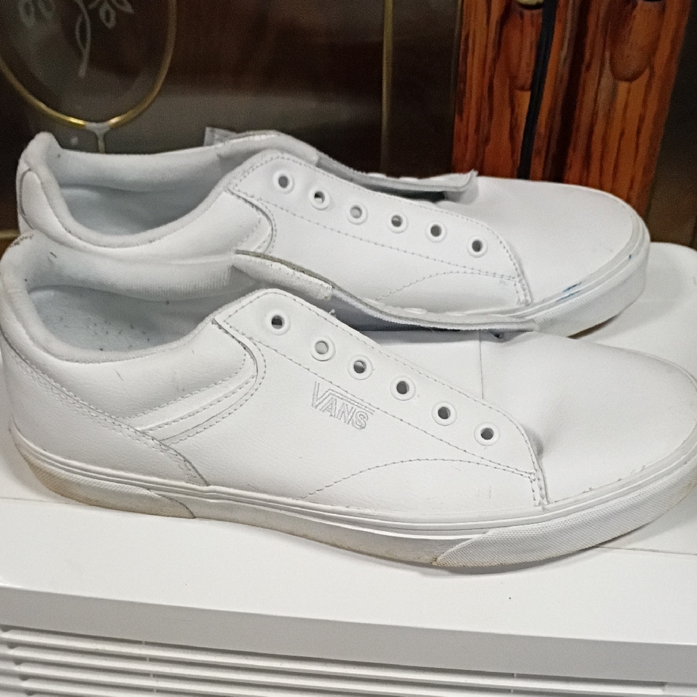 Vans White Classic Sneakers Low-Top Minimalist Design